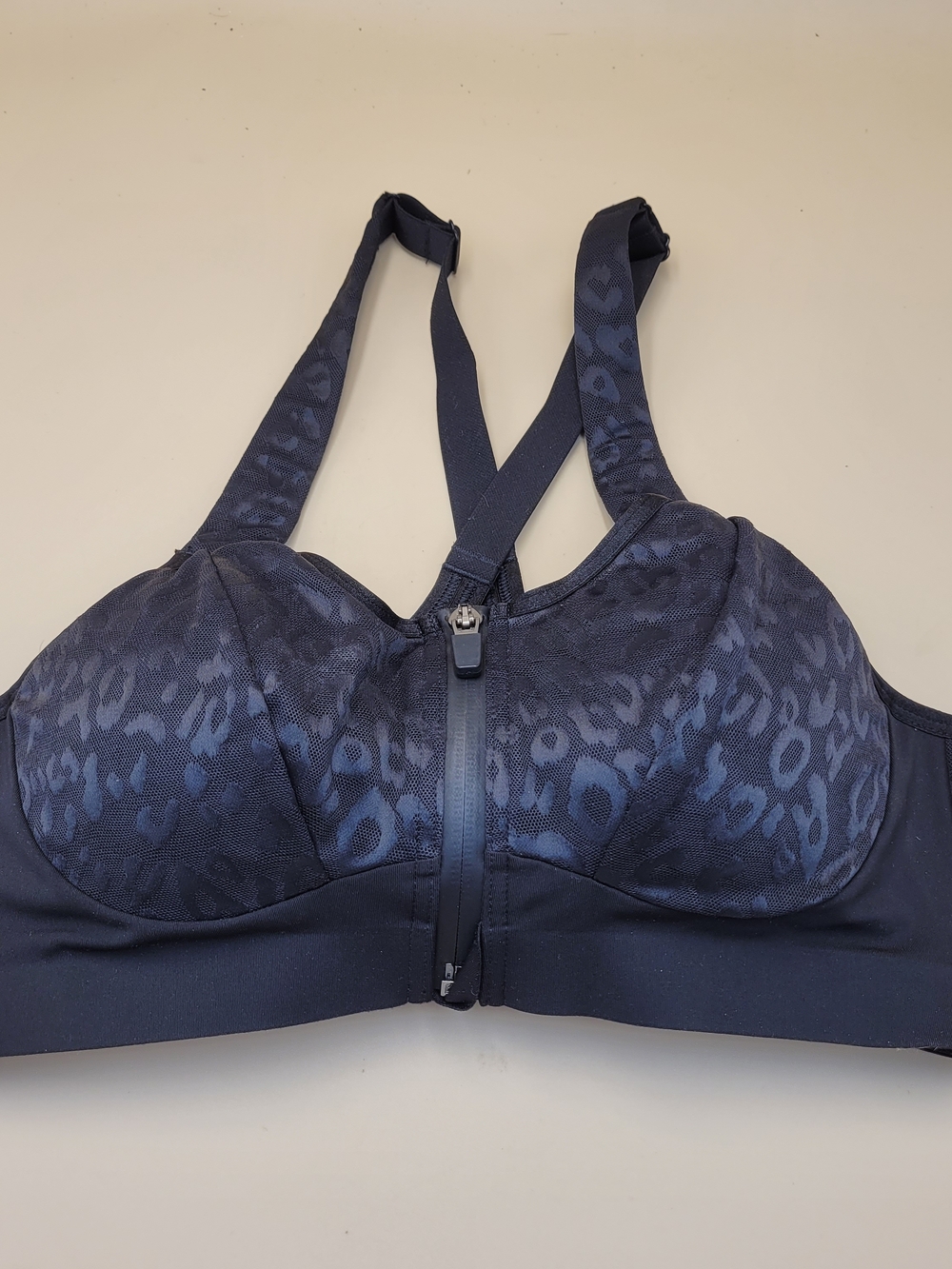 Victoria Secret Incredible Knockout Ultra Max Front Zip 34C Black Sports Bra